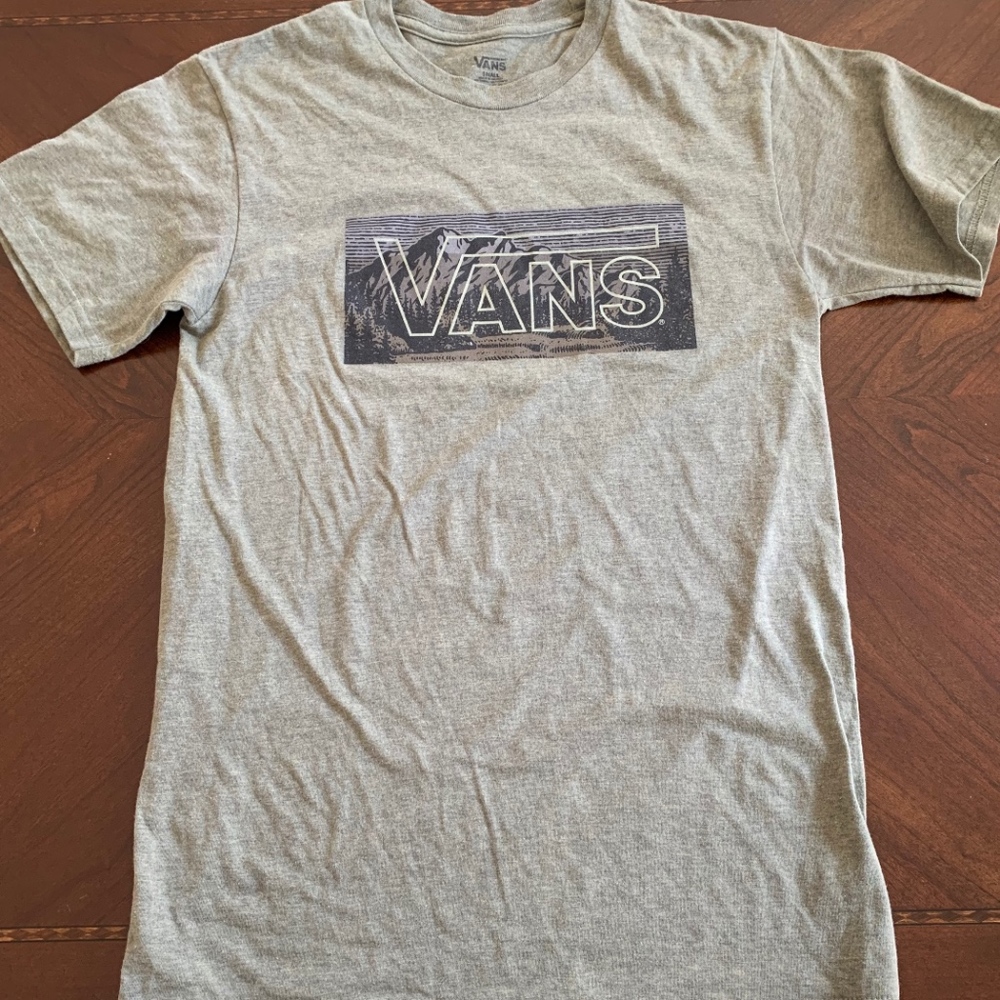 VANS // LOGO TEE - NWOT